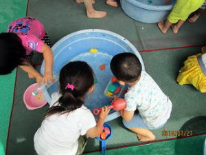 園内活動　水遊び